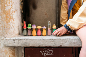 Grapat «Fantaisie» – 12 figurines en bois Nins aux couleurs de l'arc-en-ciel 