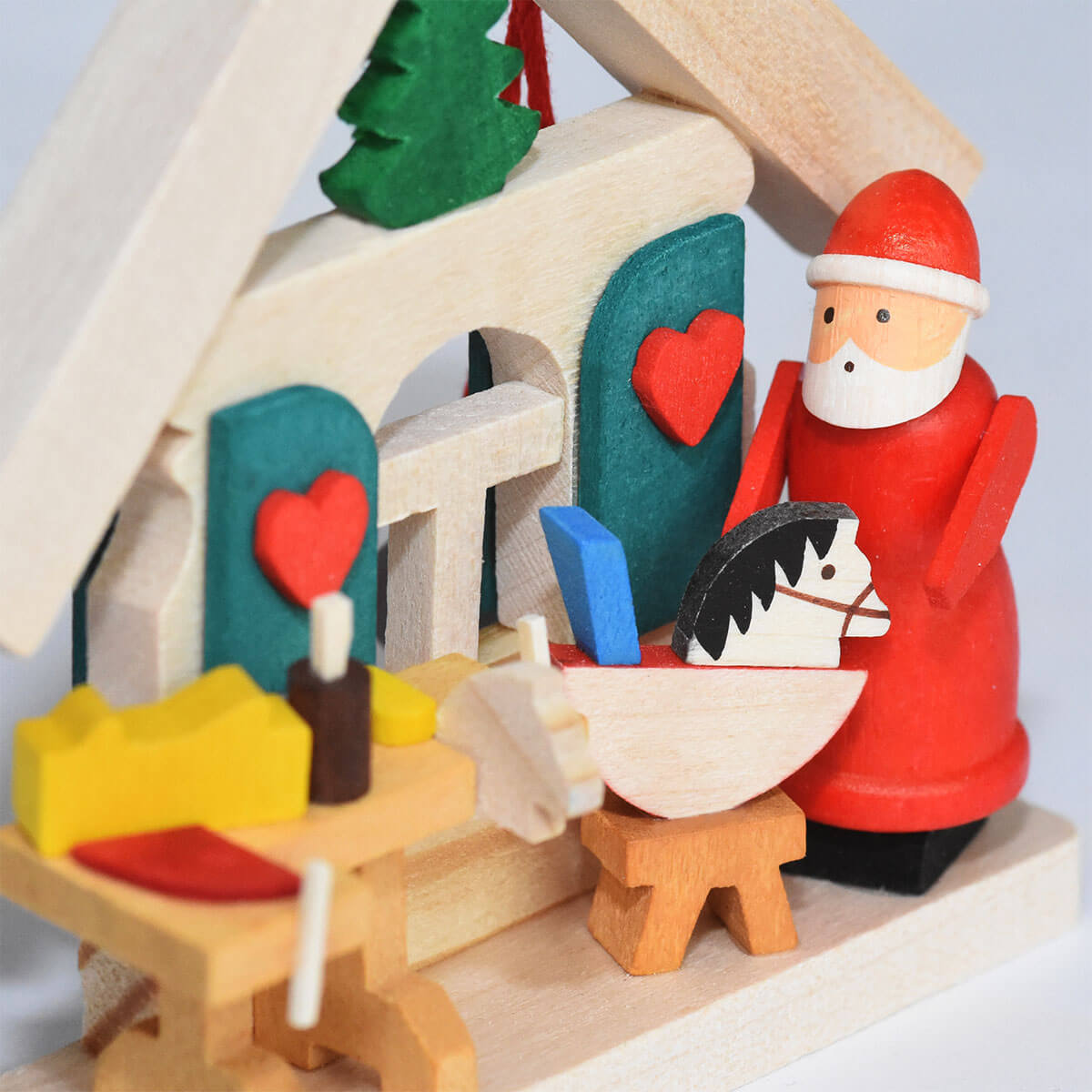 Décoration de sapin de Noël "Maison Père Noël avec traîneau" 