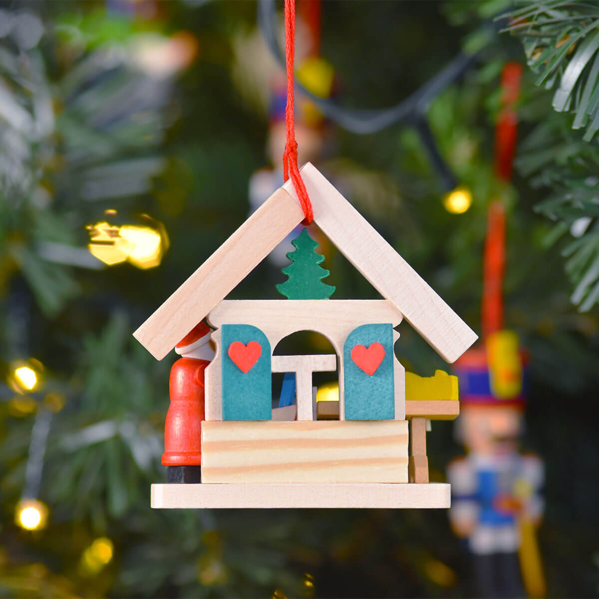Décoration de sapin de Noël "Maison Père Noël avec traîneau" 