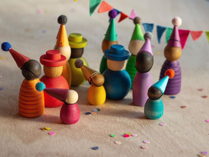 Grapat «Ensemble» – 12 figurines en bois de Nins en 3 teintes 
