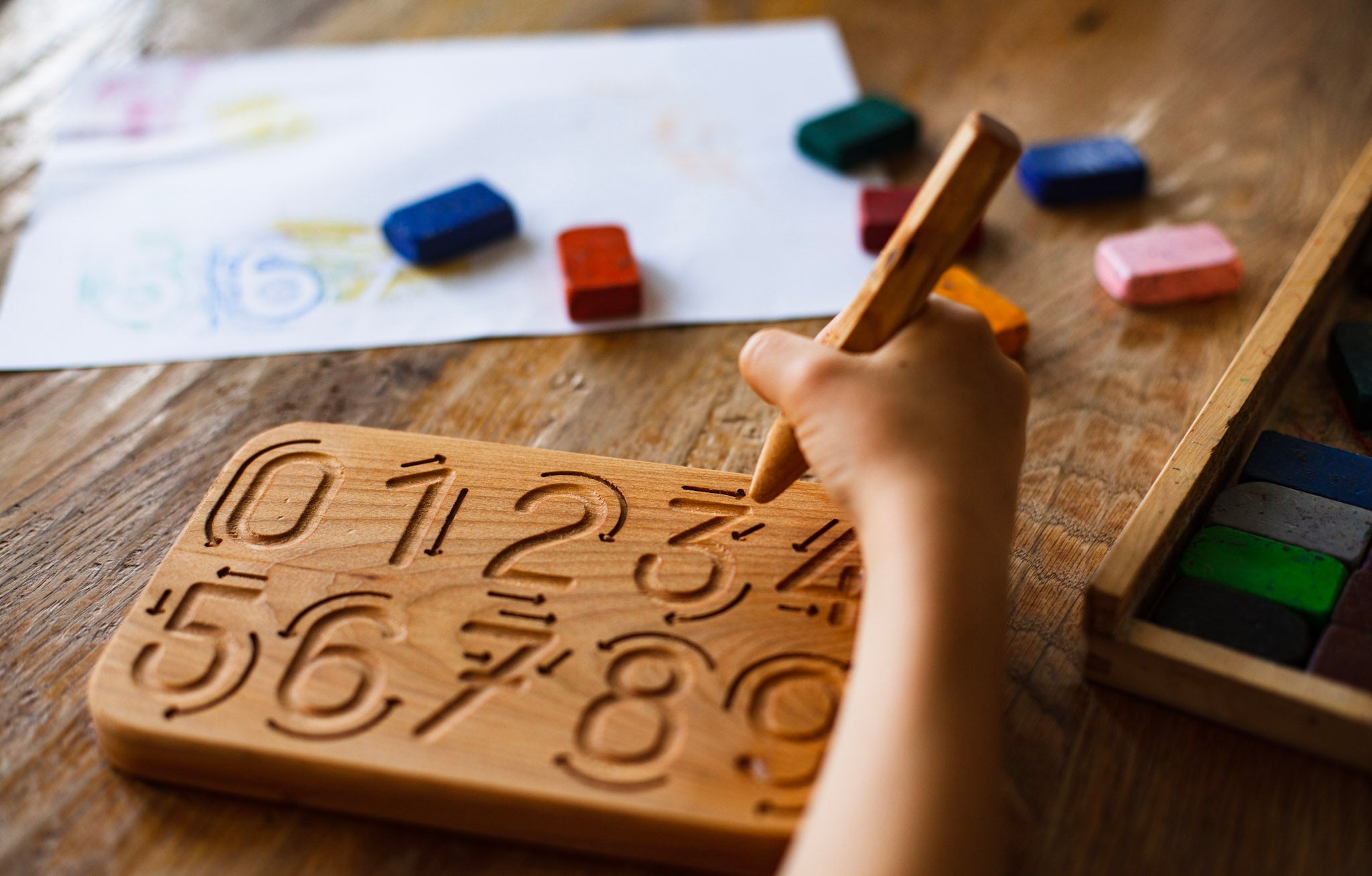 Tableau à tracer Montessori "TABLEAU DES NUMÉROS 0-9"