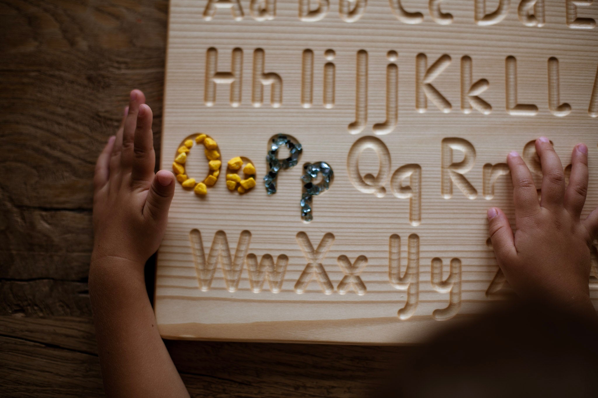 Alphabet Tracing Board nach Montessori in der Deutschschweizer Basisschrift