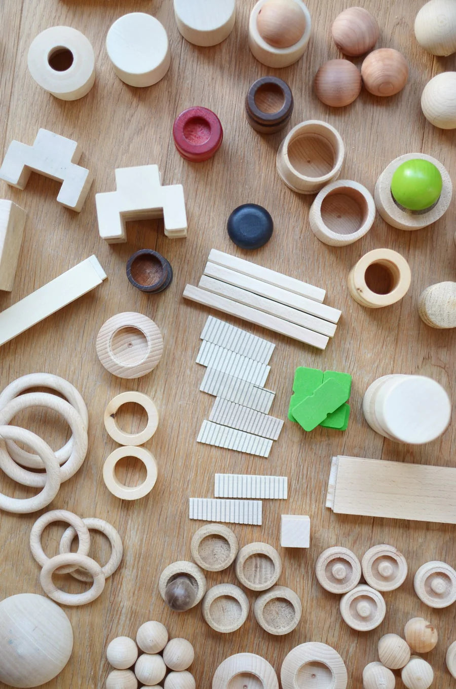 Montessori Lose Teile – Überraschungssack mit 2 kg Holzbausteinen